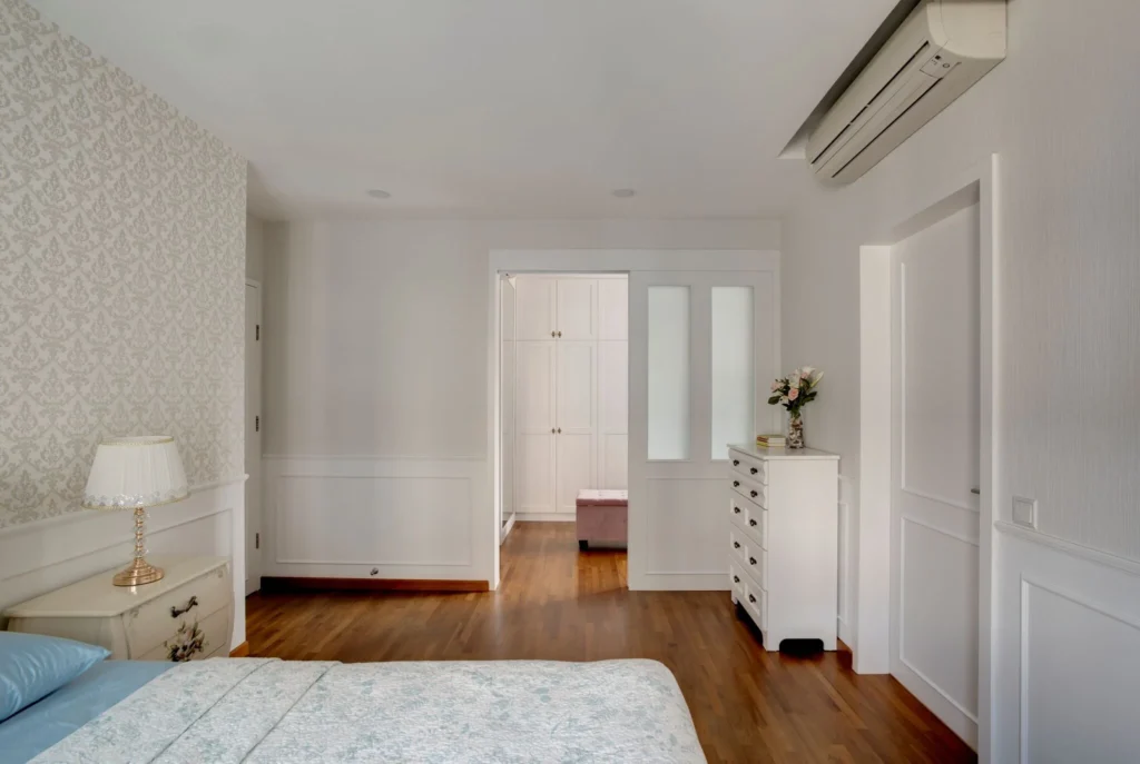 Traditional white bedroom with victorian furniture