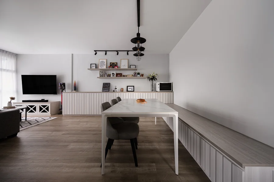 Dining room in warm earthy tones